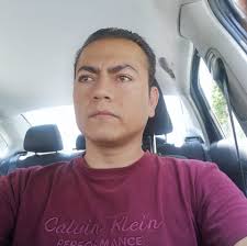 Se busca a la conductora de este coche, quien arrastró a un motociclista  con su auto, dicho motociclista pierde la vida en este acontecimiento.