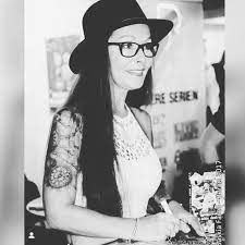 Saskia Farell - YouTube