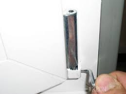 Selepas membuka glove box cari penutup filter seperti gambar di atas. Melaraskan Skru Tingkap Plastik Pelarasan Diri Tetingkap Plastik Peraturan Asas Untuk Menubuhkan Tingkap Dari Pvc Melakukannya Sendiri