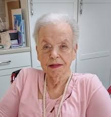 Glenda Jolly's Instagram, Twitter & Facebook