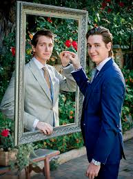 See more ideas about phelps twins, phelps, oliver phelps. Harry Potter Stars James And Oliver Phelps Ditch The Ginger Hair Dye And Head For Hollywood Daily Mail Online