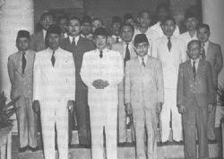 Periode ini berlangsung dari 17 agustus 1950 (sejak pembubaran republik indonesia serikat) sampai 5 juli 1959 (keluarnya dekret presiden).pada masa ini terjadi sejumlah peristiwa. Sejarah Indonesia 1950 1959 Wikiwand
