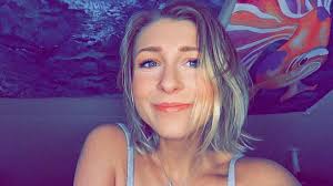 M Ī K (@MikaylaBryantArt)