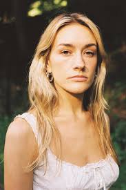 Marie Rue's Instagram, Twitter & Facebook