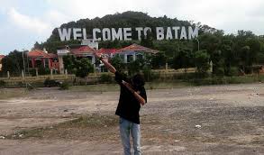 Taman tema ini merangkumi taman tema air dan kering yang sesuai untuk anda seisi keluarga untuk aktiviti malam di batam pula, kami cadangkan anda ke pusat membeli belah, nagoya hill. 40 Tempat Wisata Di Batam Terbaru Yang Lagi Hits Tahun 2019 Explore Batam
