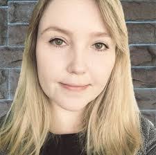 Lucinda Doyle's Instagram, Twitter & Facebook