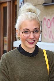 Jejími rodiči jsou muzikant felix slováček a herečka dáda patrasová. Anna Slovackova Prave Koncim Ozarovani A Zbytek Kafe Cz