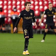 Born 13 august 1999) is a spanish professional footballer who plays for fc barcelona b as a central body measurements. Riqui Puig S Penalty Heroics Showed Ronald Koeman What He Is Missing Newscolony