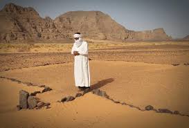 وش سالفة الهاشتاق Sur Twitter الركعه الاولي تداول مغردون صورة لشخص يصلي ومعها عد ة تساؤلات ت ستنتج إجابتها من الصورة وهي مكان الرجل والصلاة التي يؤديها وفي أي ركعة يصلي وعليه صعد الهاشتاق