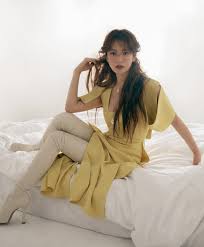 The average height of males in the north is 8 feet 5.5 inches , while in the south it is 5. Stylekorea Song Hye Kyo For Elle Singapore May 2020