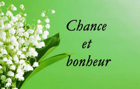 Lys de la vallée sur un fond en bois turquoise. Fete Du Muguet 10 Modeles De Texte Message Gratuits Pour Souhaiter Un Joyeux Premier Mai Tout Pratique