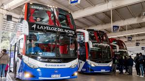 Entre otras medidas, quedarán anuladas las puertas delanteras de los micros y deberá haber una aislación transparente que separe al conductor del resto de los viajantes. Las Empresas De Colectivos De Larga Distancia No Descartan Aumentar Los Pasajes