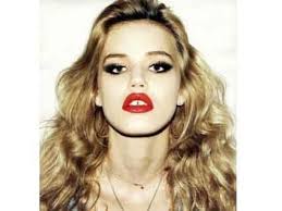 Filha de Mick Jagger é eleita modelo do ano em premiação inglesa