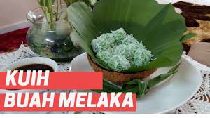 2 cawan tepung pulut 1 sudu besar tepung gandum 1 cawan air 1 ketul gula melaka @ 1 kerek nisan ( dipotong dadu kecil ) 1/2 biji kelapa muda ( isinya. Resepi Kuih Buah Melaka Youtube