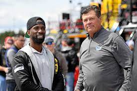 On the last lap, the running order. Fox Sports Michael Waltrip Talks About His Documentary Blink Of An Eye Chronicling His Friendship With Dale Earnhardt And The Triumph And Tragedy He Faced At The 2001 Daytona 500