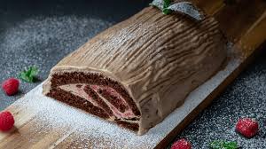 Buche De Noel Au Chocolat Et Aux Framboises Roxanne Cuisine Recettes De Katherine Roxanne Veilleux Recipe Desserts Food Cuisine