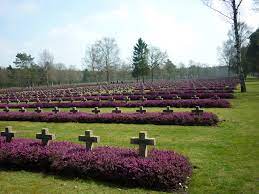 Hier ruhen 47.864 gefallene des ersten weltkrieg. Deutscher Soldatenfriedhof Lommel Europe Remembers
