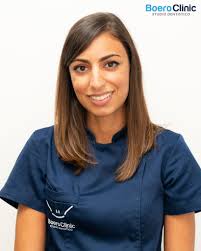 Mi chiamo Francesca Mulas, sono un'odontoiatra della Boero Clinic e mi  occupo di conservativa, endodonzia e pedodonzia. In questa struttura ho  trovato un ambiente molto stimolante dal punto di vista professionale, il