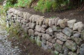 Build A Mortarless Stone Retaining Wall Make Stone Retaining Wall Rock Wall Landscape Building A Stone Wall