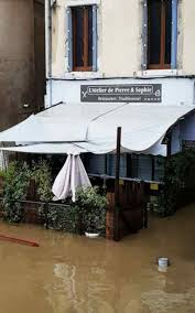 Restaurant Protege De L Inondation En 2020 Anduze Fenetre Portail