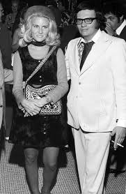 Larry king, legendary talk show host has died at the age of 87. Larry King S Wife Shawn King 59 Was Blindsided By His Divorce Petition Daily Mail Online