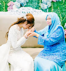 This is perkahwinan amar dan nana by ksmptvmedia on vimeo, the home for high quality videos and the people who love them. Majlis Pertunangan Amar Baharin Amar Baharin Amyra Rosli ÙÙŠØ³Ø¨ÙˆÙƒ