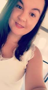 Sarah Askew's Instagram, Twitter & Facebook