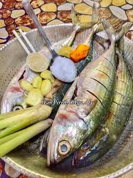 Jika sebelum ini di sini, saya lumur kuah percik pada ikan dan bakar, tapi kali ini ikan bakar hanya direndam dalam kuah percik. Ini Rahsianya Buat Kuah Percik Jadi Pekat Sedap Resipi Ikan Percik Warisan Emak Yang Wajib Ada Di Meja Berbuka Kashoorga