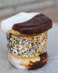 Black And White Bagel Flavor When An Everything Bagel Meets Ice Cream Meets A Black White Food Nyc Food Everything Bagel