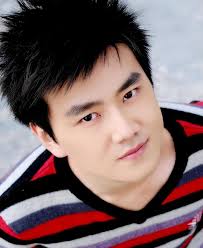 CCTV anchor Yan Yuxin: A good son and husband in life, married a beautiful  wife and a happy family