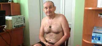 Колишній суддя знову затриманий, цього разу у лікарні, і юзери висміяли його костюм, згадавши про труси. Kezoeae5a8hc5m