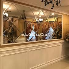Tempered pelindung kaca terbuat dari kaca yang diproses kimia, memiliki tampilan jendela yang sangat baik, sensitivitas tinggi dan sentuhan perasaan nyaman. Jasa Pasang Pintu Aluminium Kaca Di Wonogiri Indo Glass Craft