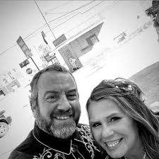 What are affordable lodging options in Badlands and Mt Rushmore areas of  South Dakota?