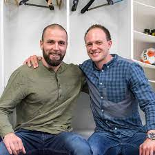 The club was composed in 1990 as a merger of the handball sections of the clubs handewitter sv and tsb flensburg. Lars Lehnhoff Und Torge Johannsen Wir Sind Im Laufe Der Jahre Sehr Gute Freunde Geworden Auszeit Der Recken Podcast