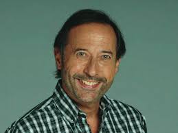 Al igual que lo hicieron otros famosos, el actor sentó postura sobre la polémica con las escuelas. Is Guillermo Francella Gay