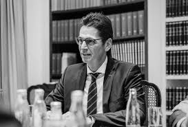 Er ist ebenfalls befugt, für seine mandanten einen schadenersatz bei schrottimmobilien zu beantragen. Anwalte Fur Bank Und Kapitalmarktrecht In Hannover Fontaine Gotze