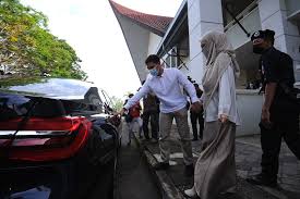 Gaya hidup jika anda penggemar serial dynasty, maka baik itu di zaman dulu seperti bridgerton atau di zaman modern seperti crazy rich asians, latar belakang seseorang. Kami Letih Dengan Sikap Neelofa Antara Alasan Petisyen Minta Dipenjarakan