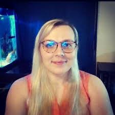 Stephanie Barnhouse's Instagram, Twitter & Facebook