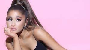 See actions taken by the people who manage and post content. Ariana Grande Crocs I Stranniyat Moden Izbor Na Pevicata Lifestyle Bg