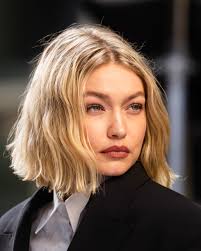 The Chin Length Bob: How to Style and 8 Hairstyle Inspo Photos