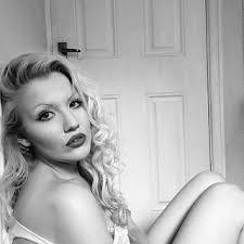 Cora Benson's Instagram, Twitter & Facebook