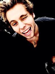 Zanthie On Twitter Luke Hemmings Luke Luke Hemmings Imagine