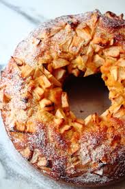 Per chi non gradisse le nocciole è possibile non utilizzarle oppure sostituirle con altro tipo di frutta secca. Ciambellone Alle Mele Con Yogurt Dolci Gusti Ricetta Senza Bilancia