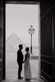 Black White Wedding Inspiration At Louvre Museum In Paris France Paris Engagement Photos Paris Photos Intimate Wedding Photography