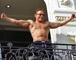 Many celebrities, including mariah carey, have lived with bipolar disorder — an illness that involves swings in mood from mild or deep depression to euphoric. Jean Claude Vandamme La 58 De Ani Are Un Program Crunt De Antrenament