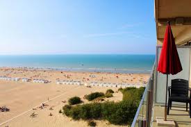 An der küste lässt man sich an den endlosen stränden von ostende oder de haan die salzige seeluft um die nase wehen. Schone Ferienwohnungen In Belgien Von Privat