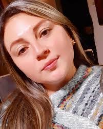 Karen Vergara's Instagram, Twitter & Facebook