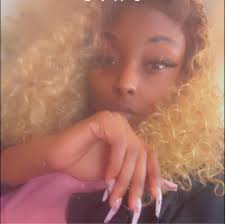 I've never seen a more demanding dog 😂👀