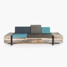 Im vergleich zu zwei sofas, die zusammen ähnlich viel sitzfläche bieten wie ein ecksofa, entsteht doch nicht nur die breite des sofas ist entscheidend. Sofa Aus Palettenholz Mit Hochwertigen Stoffen Aus Schweizer Produktion