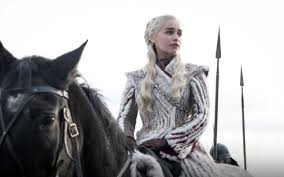 Se va întinde din sud, unde căldura provoacă comploturi, pofte și intrigi; Game Of Thrones Sezonul Opt Cifrele Tronurilor Episoadele Premiile Victimele Dar Si AudienÅ£ele Scurt Ghid De SupravieÅ£uire In Westeros Arya Stark Cel Mai Sangeros Personaj Din Serial Cum